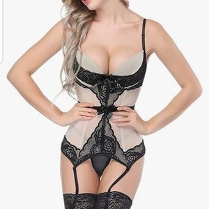 NWOT Black Lace Vintage Style Bustier/Corset
